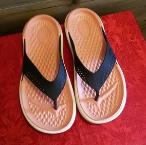 CROCS Light Ride flip sandles